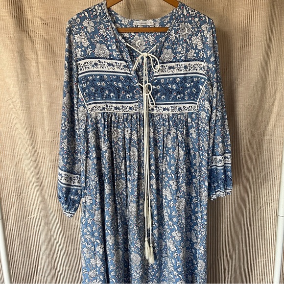 R. Vivimos Dresses & Skirts - R. Vivimos Floral Blue and White Long Sleeve Maxi Dress